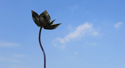 不锈钢仿铜莲花雕塑图片