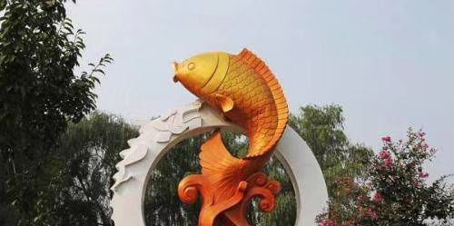 不锈钢景区鲤鱼跃龙门雕塑图片