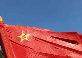 广场不锈钢党旗和长城雕塑