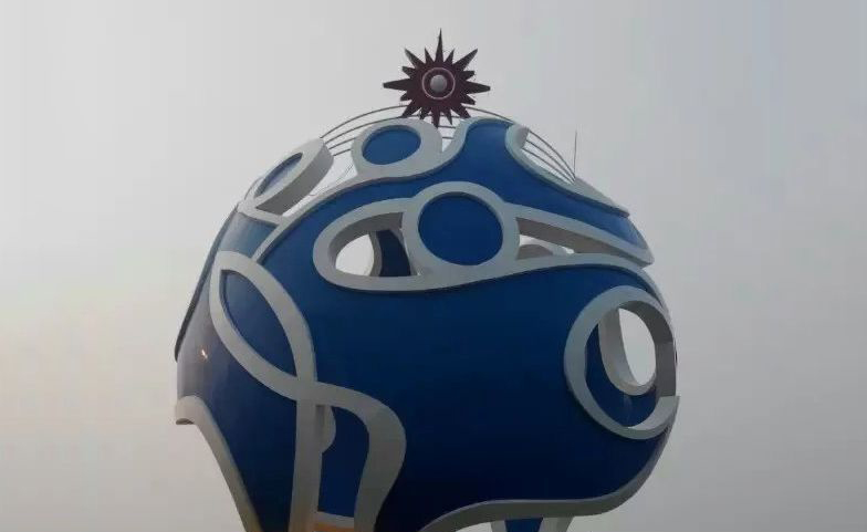 不锈钢快乐在一起广场雕塑图片
