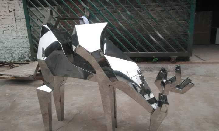 不锈钢小羊雕塑图片