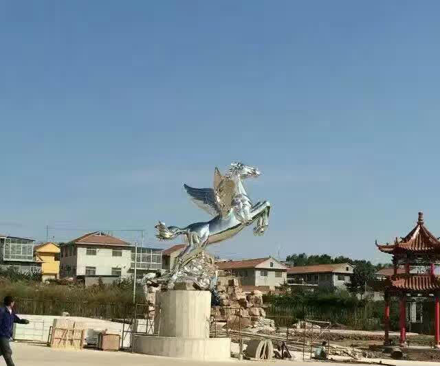 城市不锈钢飞马标志雕塑图片