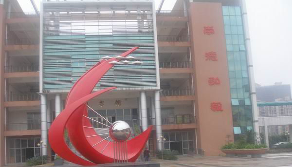 校园不锈钢雕塑图片
