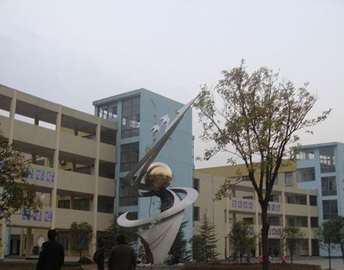 校园不锈钢抽象升华雕塑图片