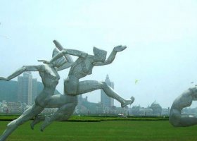 公园不锈钢人物跳远雕塑