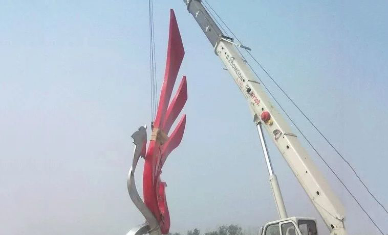 广场不锈钢抽象凤凰雕塑图片