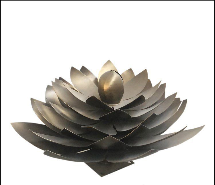 不锈钢锻造莲花雕塑图片
