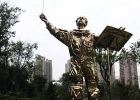 不锈钢指挥家人物雕塑