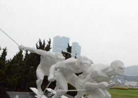 不锈钢滑雪的人物广场雕塑