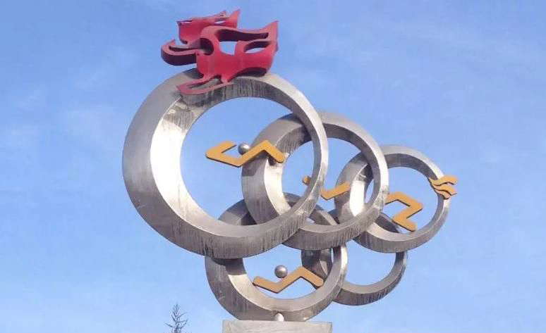 不锈钢抽象运动五环雕塑图片