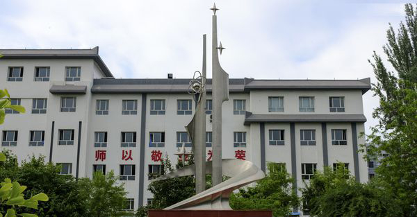 校园不锈钢景观升华雕塑图片