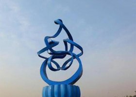 广场不锈钢创意人物雕塑