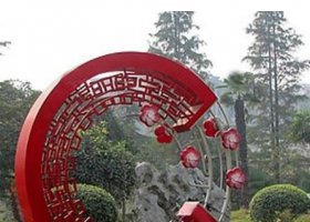 公园不锈钢镂空圆环和梅花雕塑