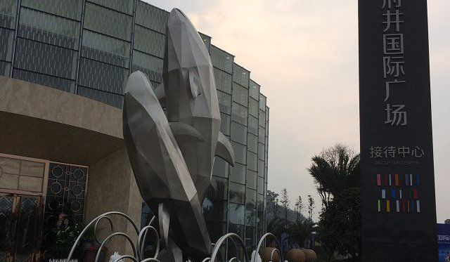 广场抽象海豚不锈钢雕塑图片
