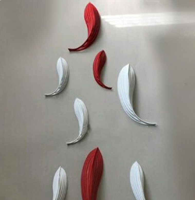 不锈钢抽象小鱼雕塑图片