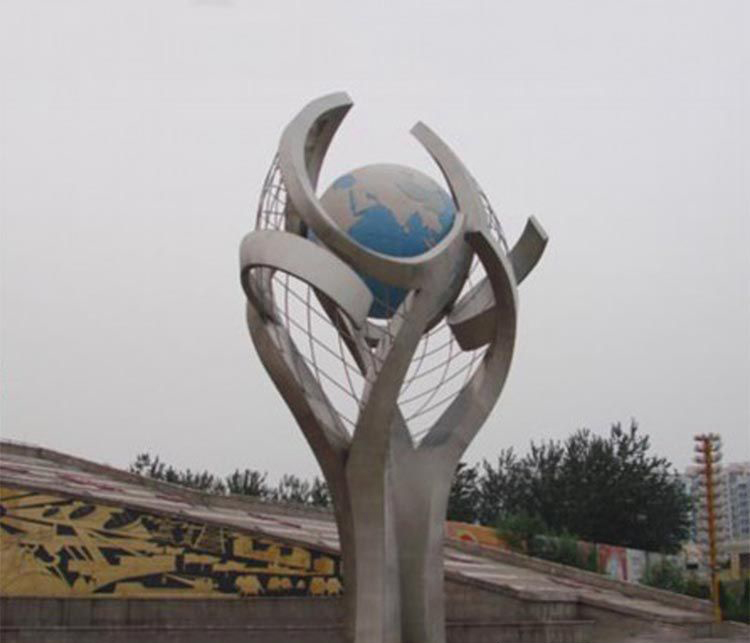 广场不锈钢手捧地球景观雕塑图片