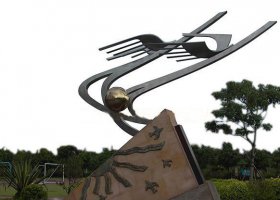 公园不锈钢抽象飞翔的鸟雕塑