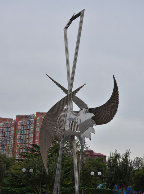 小区不锈钢抽象仙鹤景观雕塑图片