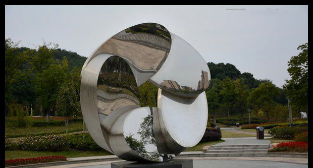 广场不锈钢镜面抽象雕塑图片