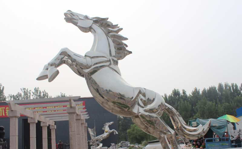 不锈钢马雕塑图片