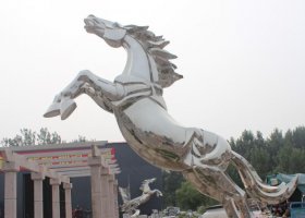 不锈钢马雕塑