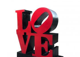 不锈钢love英文字母雕塑