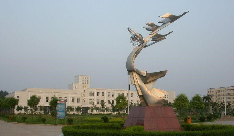 校园不锈钢抽象飞翔雕塑图片