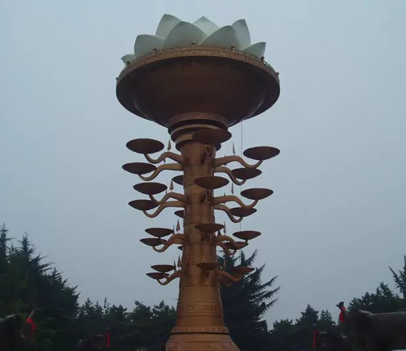 大型不锈钢花灯雕塑图片