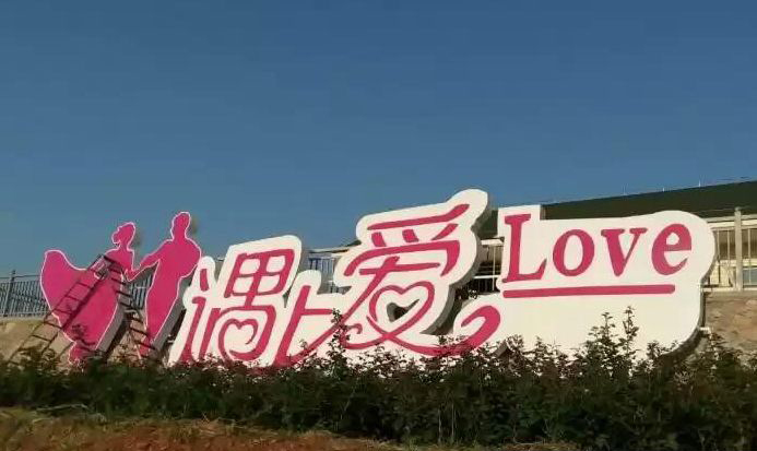 不锈钢广场爱情雕塑图片