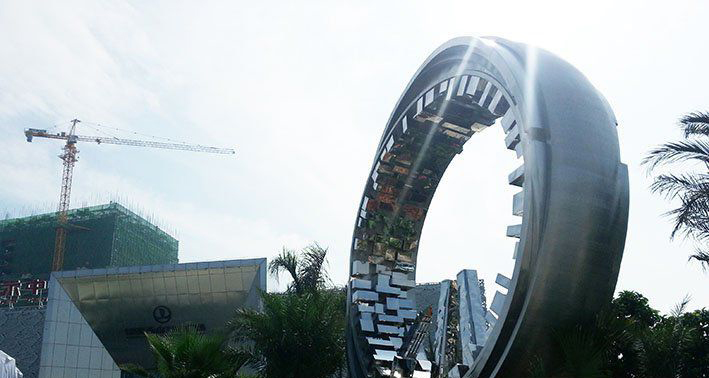 城市不锈钢抽象圆环雕塑图片