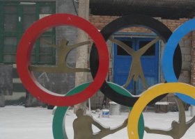  学校不锈钢五环操场雕塑