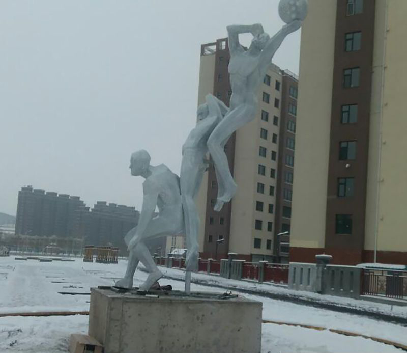 不锈钢打篮球公园雕塑图片