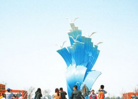 广场不锈钢海鸥和海浪雕塑