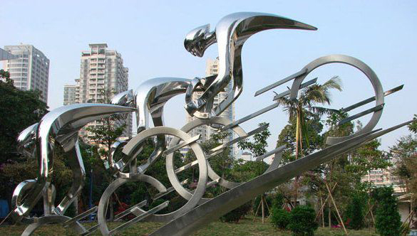 不锈钢赛车运动雕塑图片
