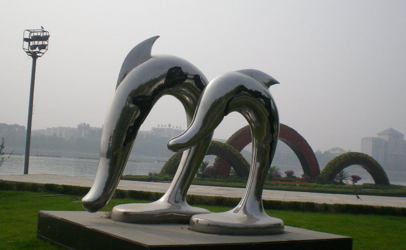 不锈钢抽象海豚图片