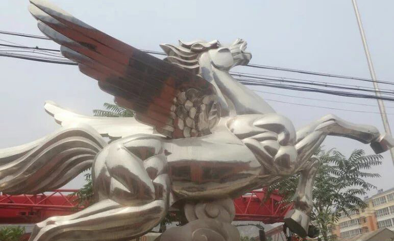 广场不锈钢飞马雕塑图片