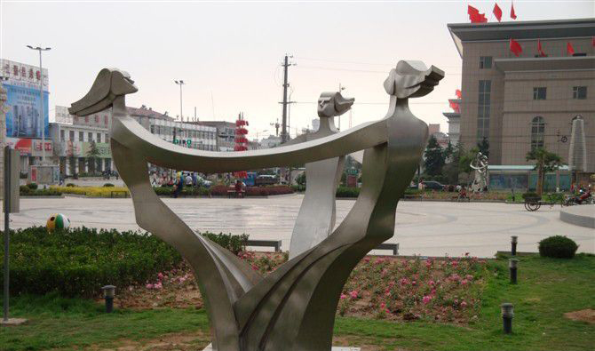 公园景观不锈钢抽象人物雕塑图片