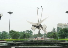 广场大型不锈钢抽象仙鹤雕塑