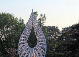 不锈钢倒着的水滴抽象公园景观雕塑