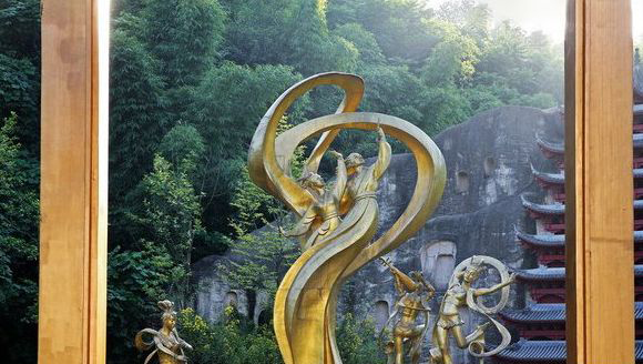 不锈钢仙女跳舞广场景观雕塑图片