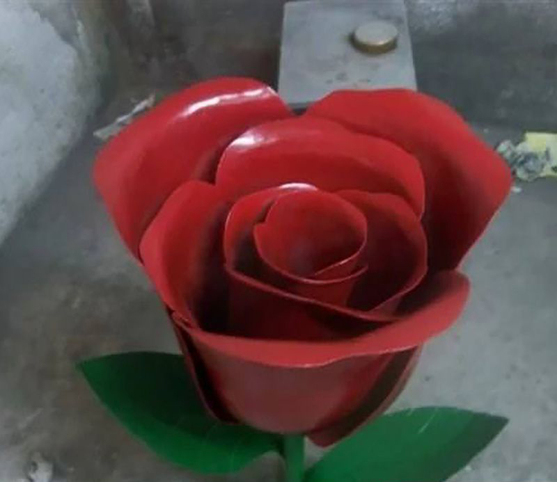 不锈钢玫瑰花雕塑图片