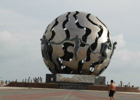 广场不锈钢地球景观雕塑