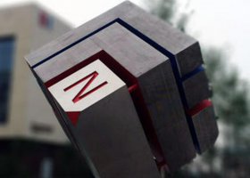 不锈钢创意篆体雕塑