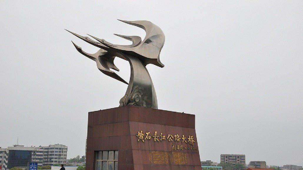 城市不锈钢海鸥和海浪雕塑图片