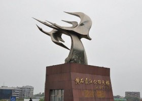 城市不锈钢海鸥和海浪雕塑