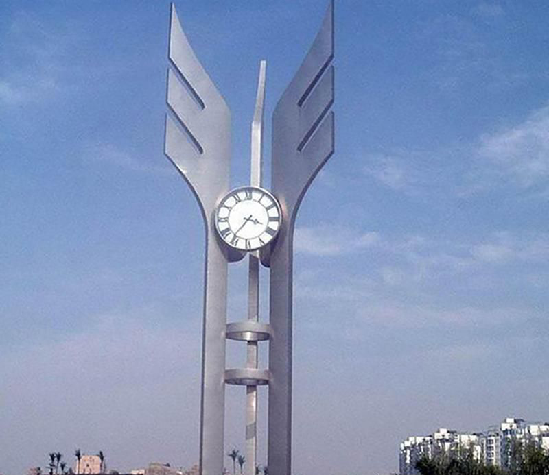 广场不锈钢钟表景观雕塑图片