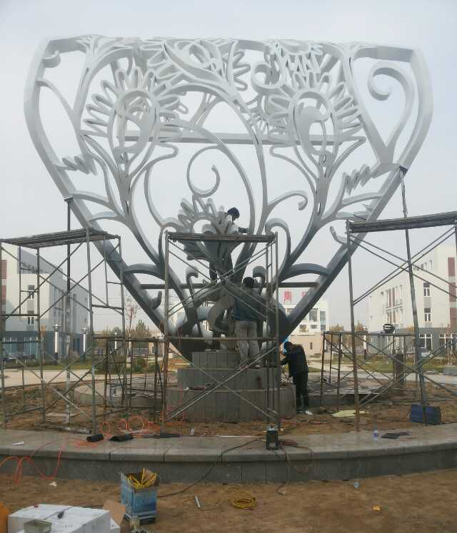 不锈钢大型雕刻镂空雕塑图片