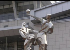 小区不锈钢抽象情侣打篮球人物景观雕塑