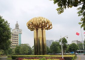 不锈钢钛金色树木雕塑