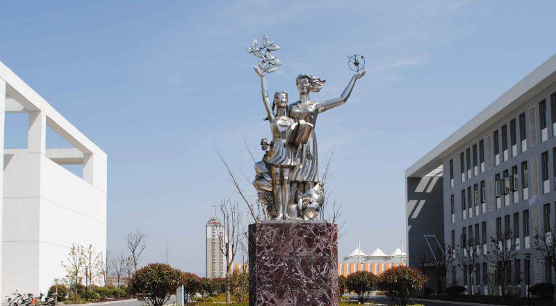 校园不锈钢老师学生人物雕塑图片